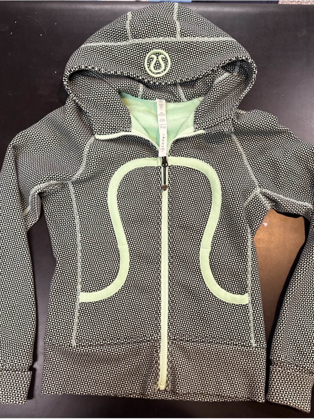 Lululemon Scuba Hoodie III Static Mist Black White Geo Print Size 4 Full Zip